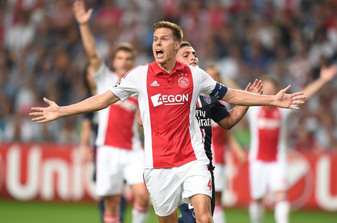 他不仅在正 他不仅在正